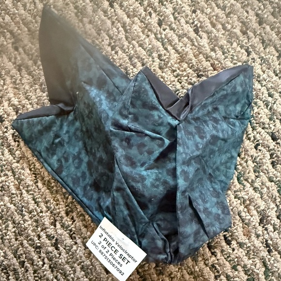 Inflatable Velociraptor Costume - Blue Child one size fits most. Up to 5’1” NWT - Picture 7 of 13